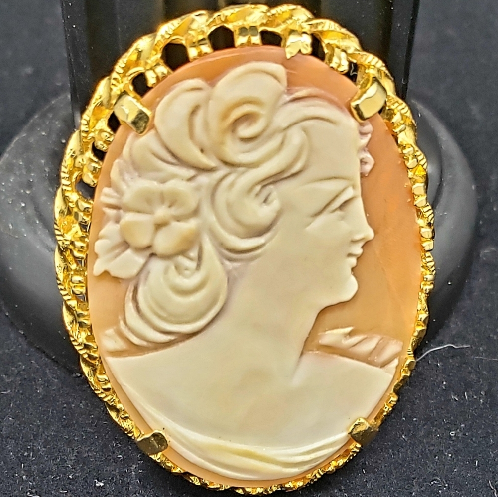 Cameo Scarf Clip